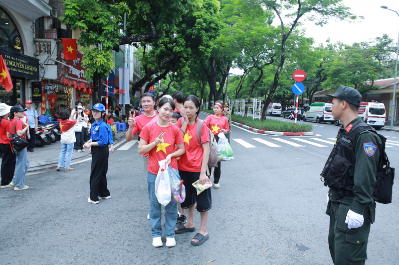 Lực lượng CAND bảo đảm ANTT Lễ sơ duyệt, tạo điều kiện cho nhân dân xem diễu binh, diễu hành -1