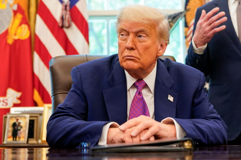 Tổng thống Trump: Mỹ có thể trừng phạt cả Nga và Ukraine! -0