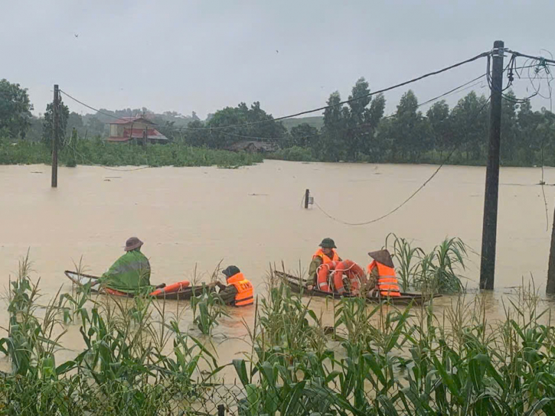 Tập trung khắc phục, không để học sinh thiếu trường, thiếu lớp, thiếu ăn, thiếu mặc khi vào năm học mới -0