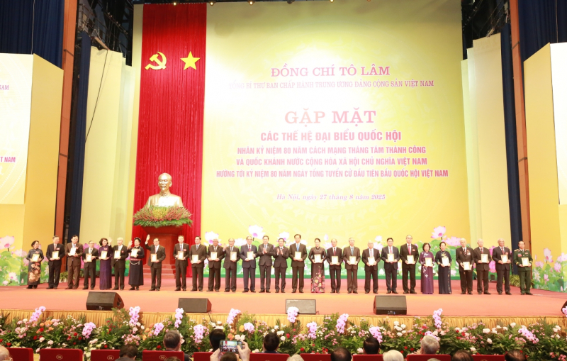 Các đại biểu Quốc hội góp là những cột mốc định hình tầm vóc Quốc hội Việt Nam -0