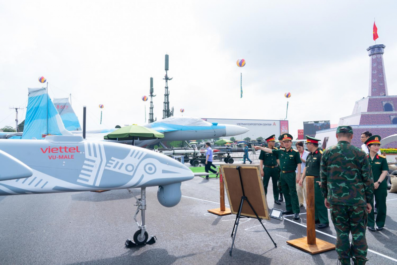 Nhiều khí tài công nghệ cao được Viettel trình diễn tại triển lãm lớn nhất từ trước tới nay -0