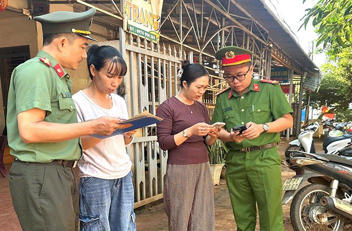 Lan tỏa phong trào “Bình dân học vụ số” phổ cập công nghệ thông tin cho nhân dân -0