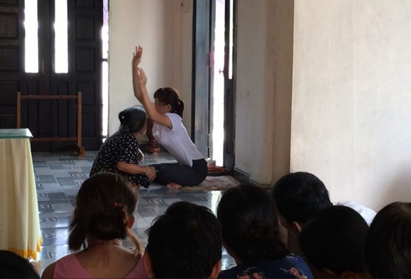 Phát hiện 2 người chữa bệnh trái phép bằng cách đánh vào người bệnh -0