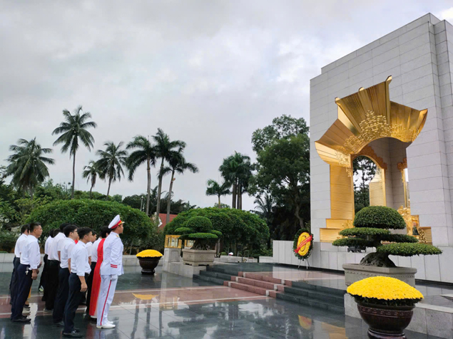 Đảng ủy Công ty cổ phần Nhiệt điện Quảng Ninh tổ chức chương trình Về nguồn năm 2025 -0