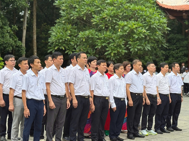 Đảng ủy Công ty cổ phần Nhiệt điện Quảng Ninh tổ chức chương trình Về nguồn năm 2025 -1