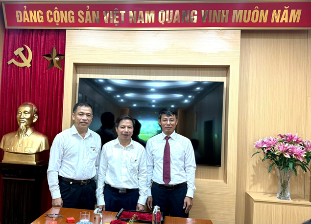 Đảng ủy Công ty cổ phần Nhiệt điện Quảng Ninh tổ chức chương trình Về nguồn năm 2025 -2