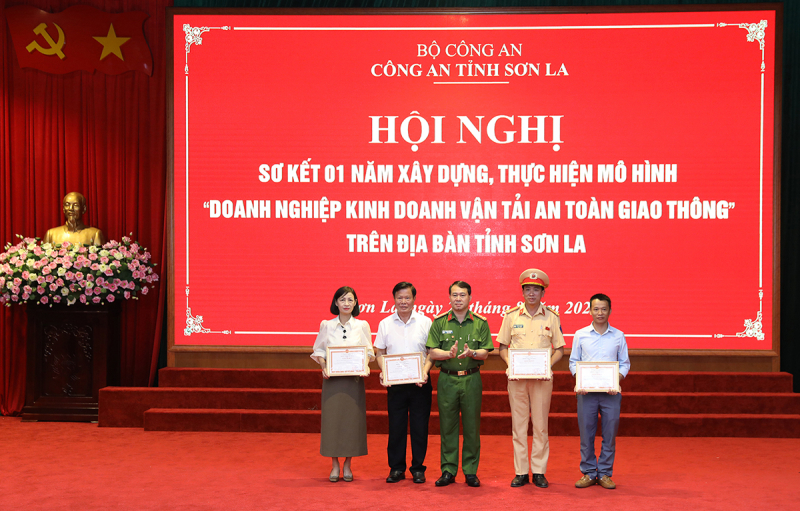 Hiệu quả mô hình “Doanh nghiệp kinh doanh vận tải an toàn giao thông” đầu tiên trên cả nước -0