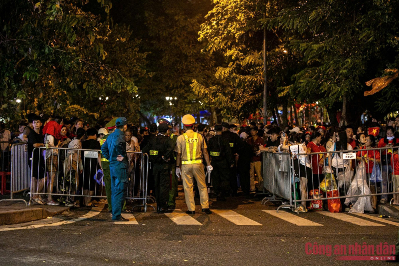 611216eb2c85a7dbfe94.jpg -0