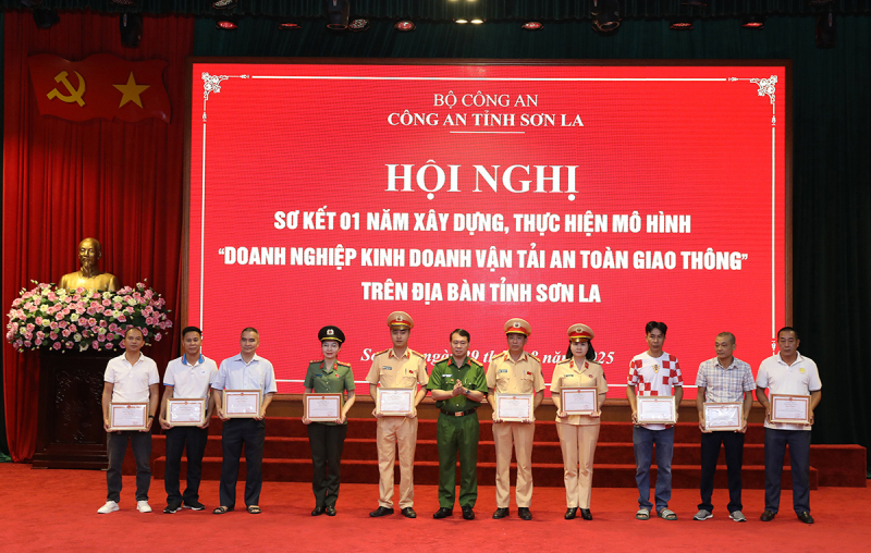 Hiệu quả mô hình “Doanh nghiệp kinh doanh vận tải an toàn giao thông” đầu tiên trên cả nước -1