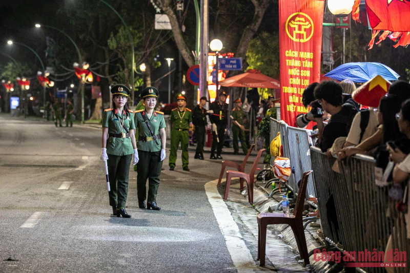 d9b33a4f00218b7fd230.jpg -0