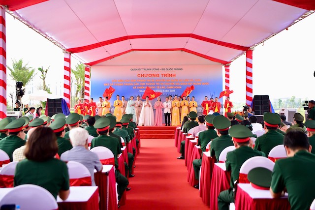 Gắn biển các cụm tượng tri ân chuyên gia quân sự nước ngoài -0