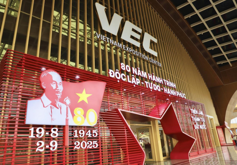 Dấu ấn Vietnam Airlines tại Triển lãm Thành tựu đất nước -0