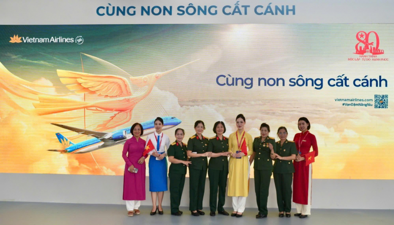 Dấu ấn Vietnam Airlines tại Triển lãm Thành tựu đất nước -0