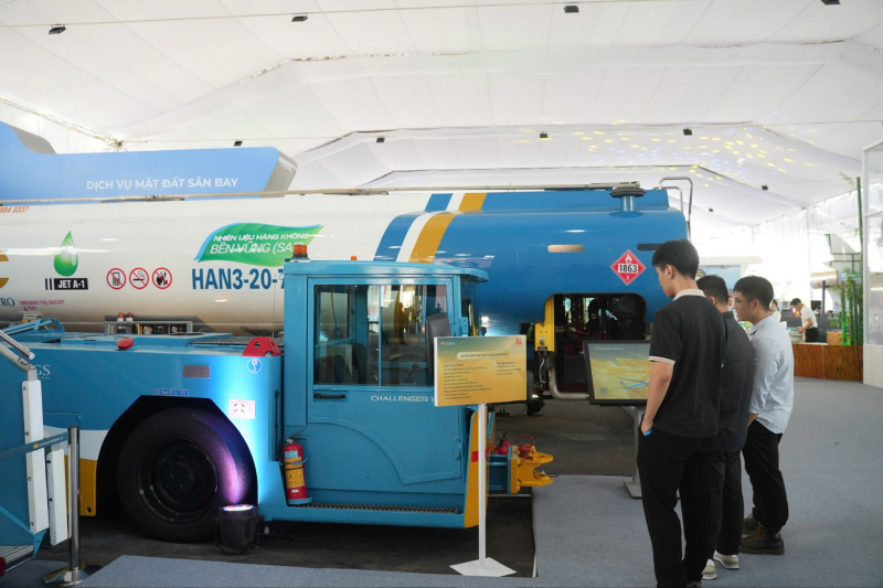 Dấu ấn Vietnam Airlines tại Triển lãm Thành tựu đất nước -0