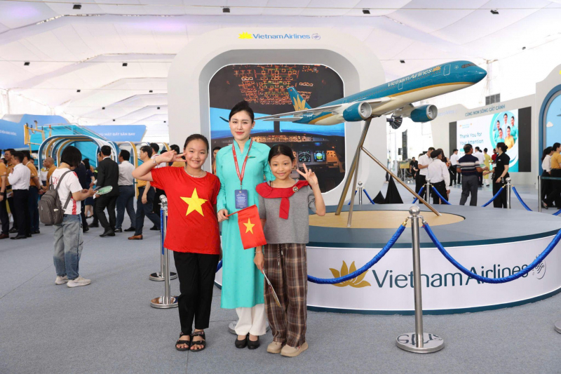 Dấu ấn Vietnam Airlines tại Triển lãm Thành tựu đất nước -0