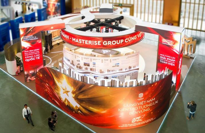 Gian hàng Masterise Group thu hút mọi ánh nhìn với thiết kế hiện đại, nổi bật.