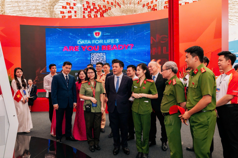 VNeID – Hành trình số hóa mang quà đến từng người dân -0