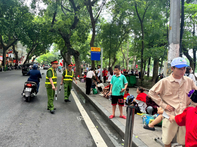 Xử lý nhiều trường hợp lợi dụng xem sơ duyệt, tổng duyệt diễu binh, diễu hành để trục lợi -0