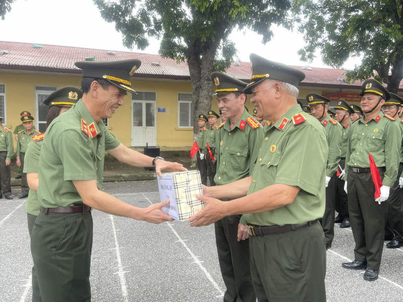 Bộ Công an động viên -0