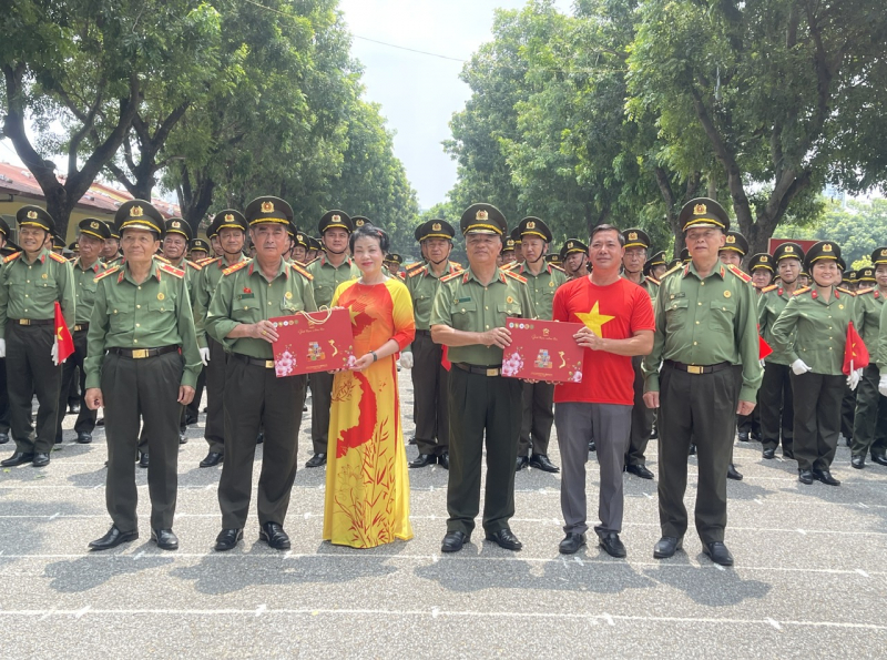 Bộ Công an động viên -0