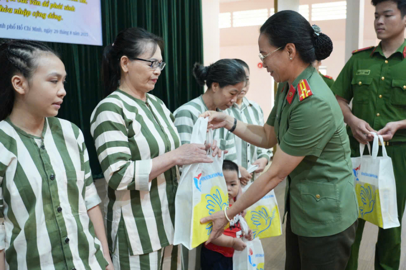 Công an TP Hồ Chí Minh tư vấn tâm lý, xóa bỏ mặc cảm cho người tái hòa nhập cộng đồng -0