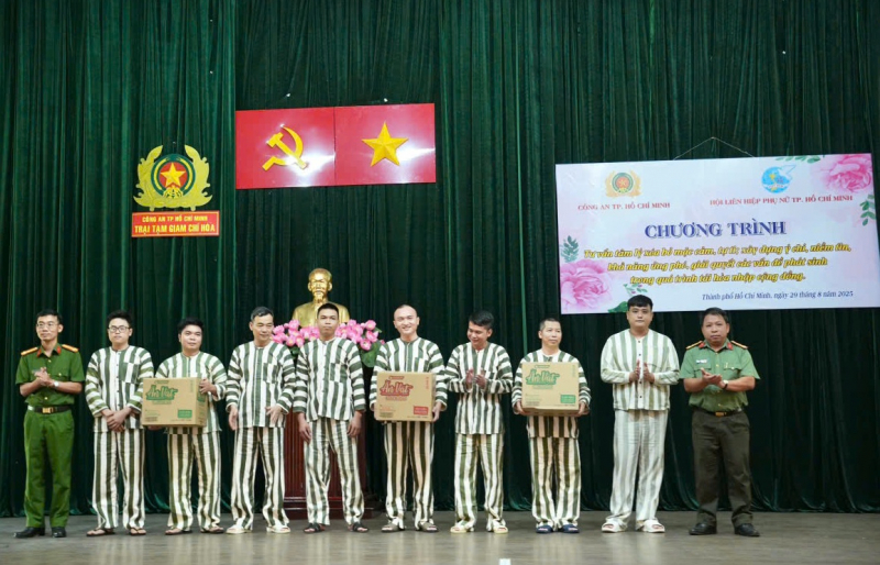 Công an TP Hồ Chí Minh tư vấn tâm lý, xóa bỏ mặc cảm cho người tái hòa nhập cộng đồng -8