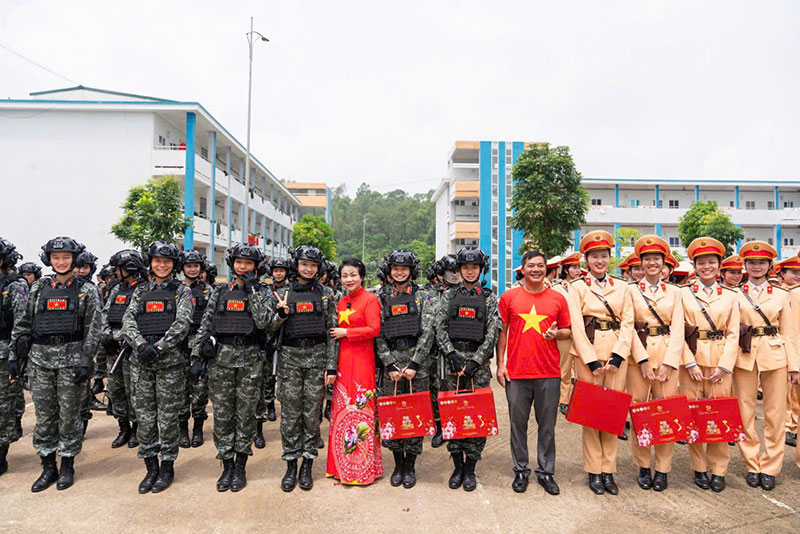 Yến Helen Khánh Hòa tri ân, đồng hành cùng các CBCS Công an thực hiện nhiệm vụ A80 -1