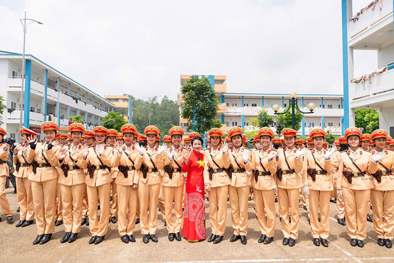 Yến Helen Khánh Hòa tri ân, đồng hành cùng các CBCS Công an thực hiện nhiệm vụ A80 -0