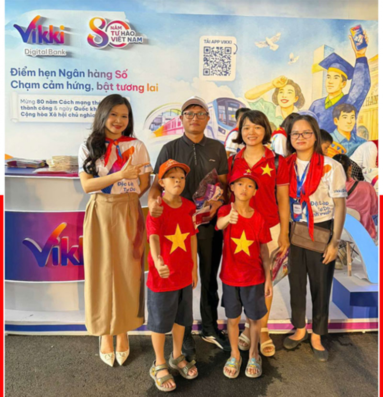 Vikki Bank tặng 1.100 điện thoại thông minh 5G cho người nghèo lan toả niềm vui Quốc khánh -0