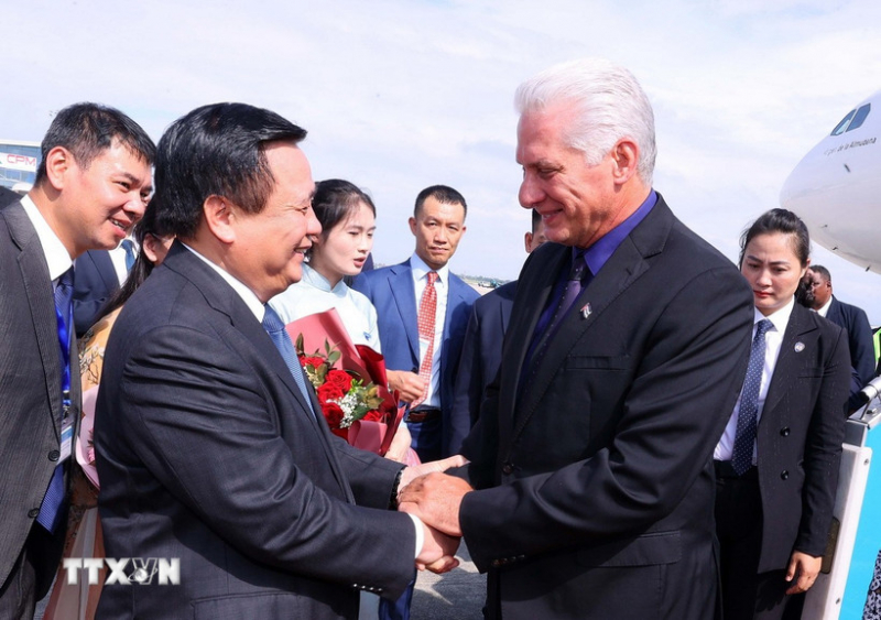 Chủ tịch nước Cuba và Phu nhân đến Hà Nội, bắt đầu thăm cấp Nhà nước -0