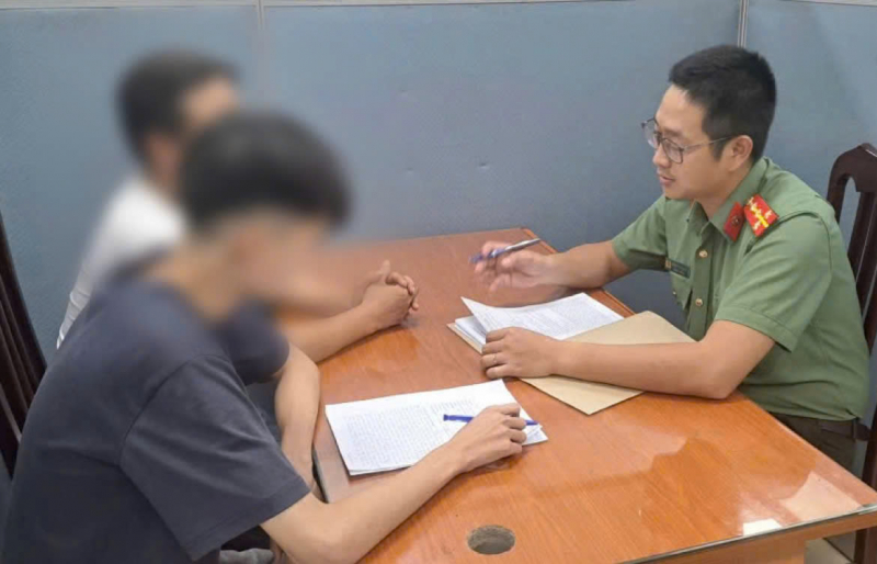 Bắt đối tượng lừa đảo bán giấy mời xem diễu binh, diễu hành A80 -0