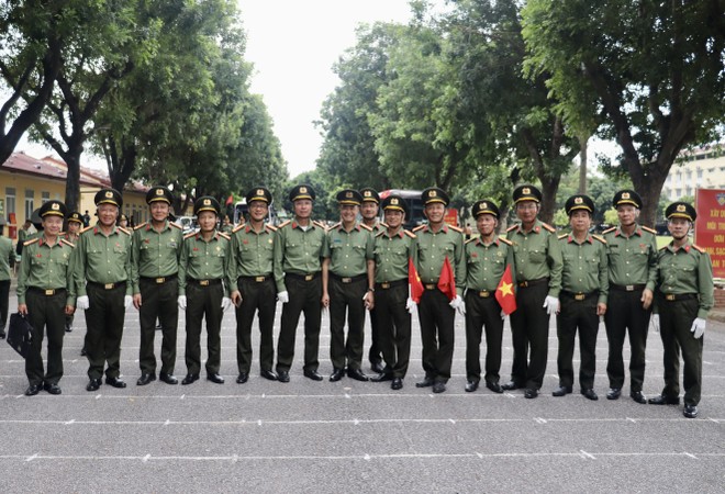 Lãnh đạo Công an thành phố thăm, động viên khối Cựu CAND Việt Nam tham gia diễu binh, diễu hành A80 -0