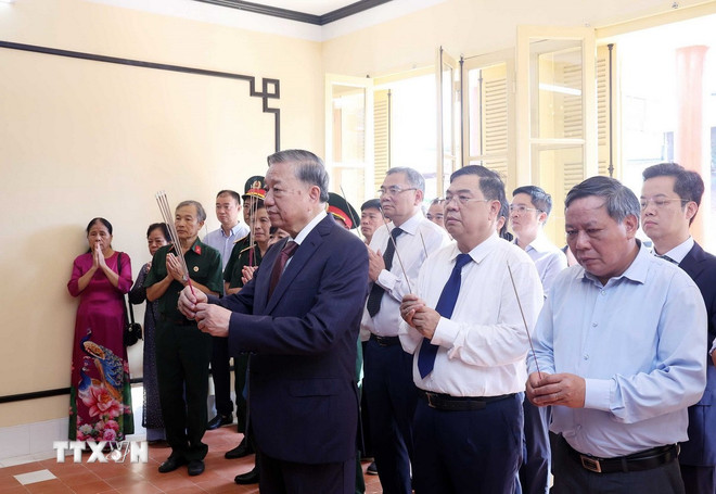 Tổng Bí thư Tô Lâm dâng hương tại Di tích số 48 Hàng Ngang -0