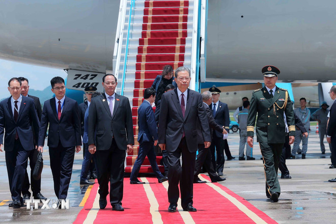 Ủy viên trưởng Nhân đại toàn quốc Trung Quốc bắt đầu thăm chính thức Việt Nam -0