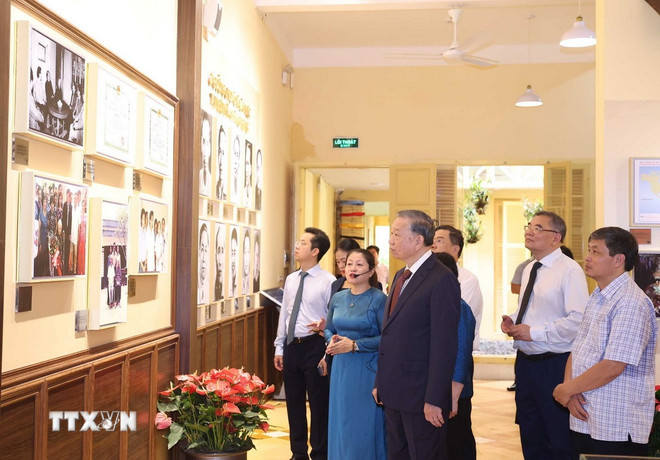 Tổng Bí thư Tô Lâm dâng hương tại Di tích số 48 Hàng Ngang -0