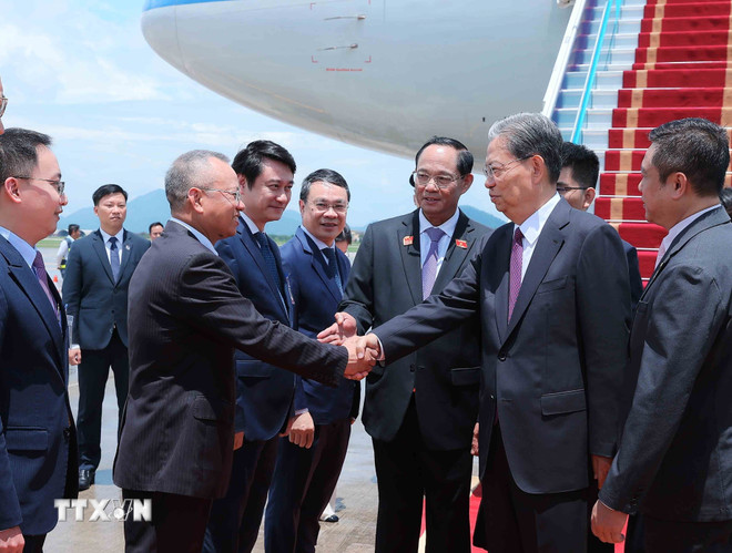 Ủy viên trưởng Nhân đại toàn quốc Trung Quốc bắt đầu thăm chính thức Việt Nam -0