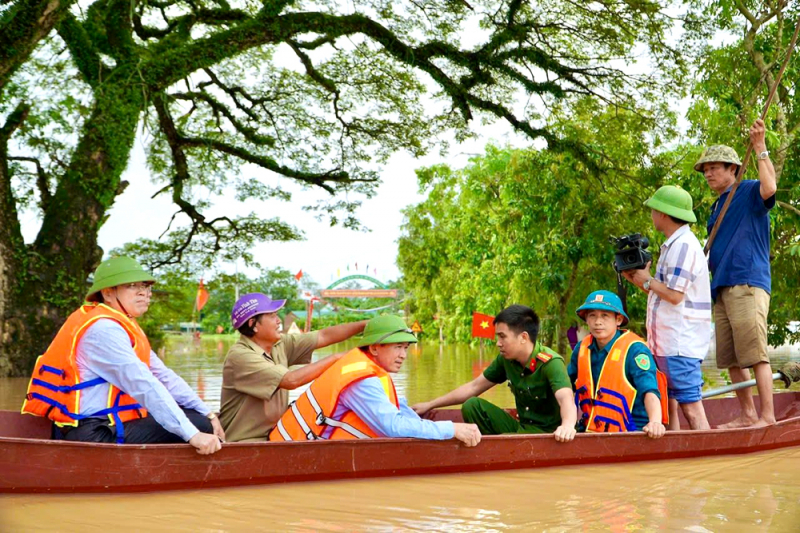 Sau bão, người dân xứ Nghệ lại gồng mình với lũ lụt -0