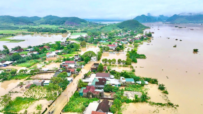 Sau bão, người dân xứ Nghệ lại gồng mình với lũ lụt -0