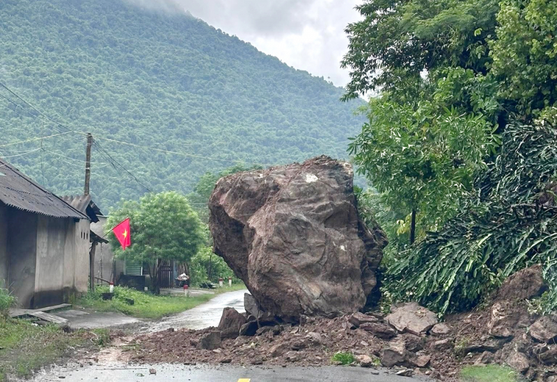 Sau bão, người dân xứ Nghệ lại gồng mình với lũ lụt -0