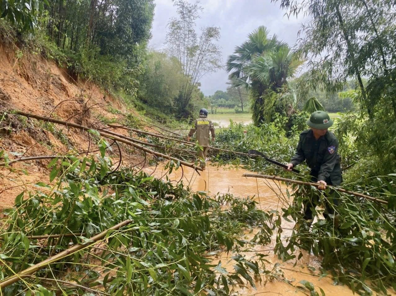 Sau bão, người dân xứ Nghệ lại gồng mình với lũ lụt -0