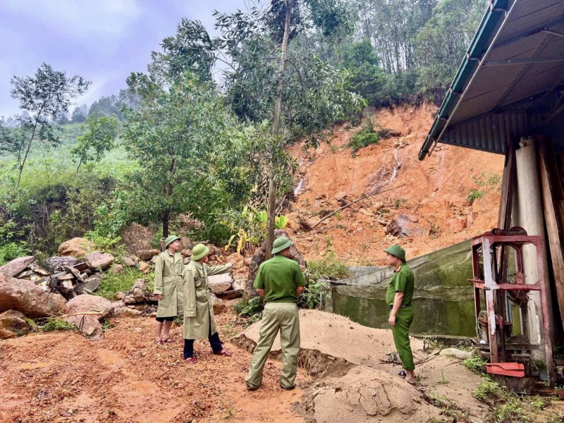 Sau bão, người dân xứ Nghệ lại gồng mình với lũ lụt -0