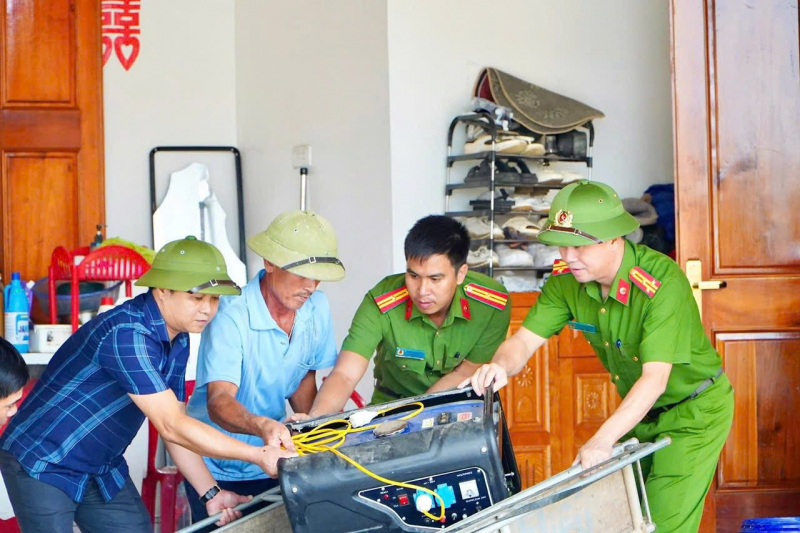 Sau bão, người dân xứ Nghệ lại gồng mình với lũ lụt -0