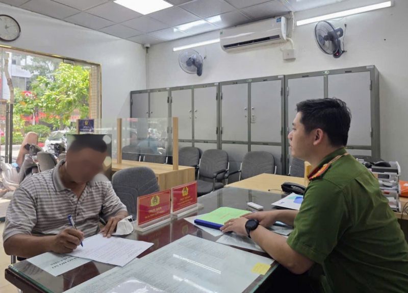 Công an phường Láng rà soát, xử phạt vi phạm trông giữ xe bảo đảm ANTT A80 -0