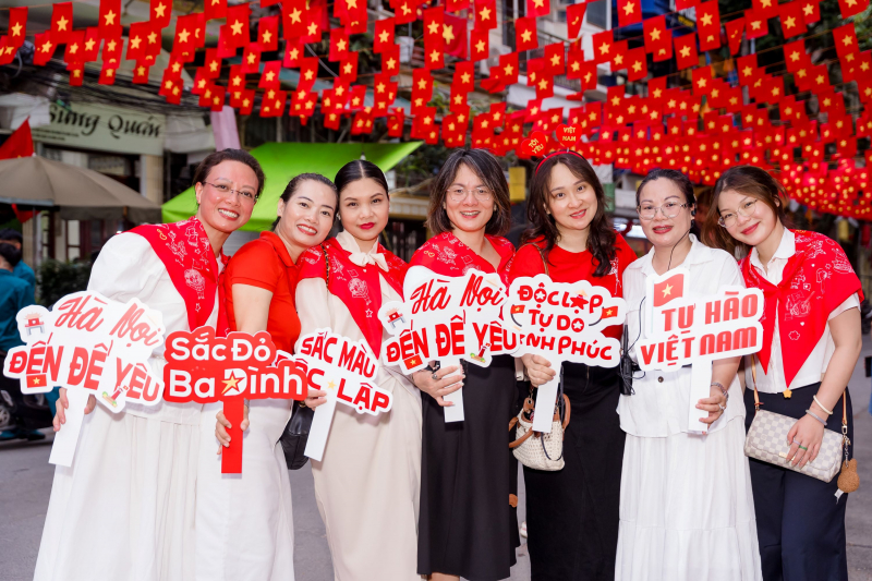 “Sắc đỏ Ba Đình” rực rỡ mừng đại lễ, khẳng định “Hà Nội – Đến để yêu” -1