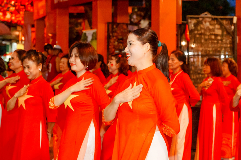 “Sắc đỏ Ba Đình” rực rỡ mừng đại lễ, khẳng định “Hà Nội – Đến để yêu” -2