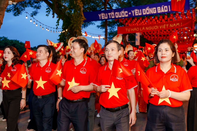 “Sắc đỏ Ba Đình” rực rỡ mừng đại lễ, khẳng định “Hà Nội – Đến để yêu” -4