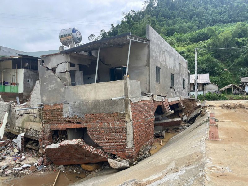 Yên Nhân ngổn ngang sau mưa bão: Hơn 120 nhân khẩu vẫn chưa thể trở về nhà -0