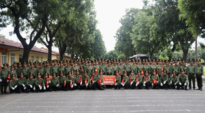 Lãnh đạo Công an thành phố thăm, động viên khối Cựu CAND Việt Nam tham gia diễu binh, diễu hành A80 -0