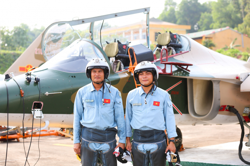 Những thầy giáo trên không trong nhiệm vụ A80 -0