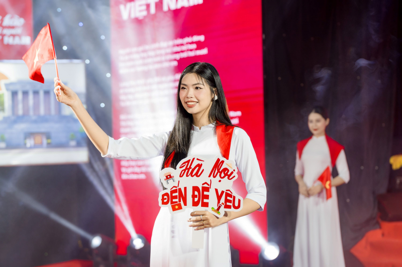 “Sắc đỏ Ba Đình” rực rỡ mừng đại lễ, khẳng định “Hà Nội – Đến để yêu” -7